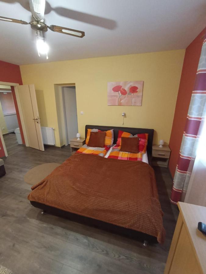 Borostyan Apartmanhaz Морахалом Экстерьер фото